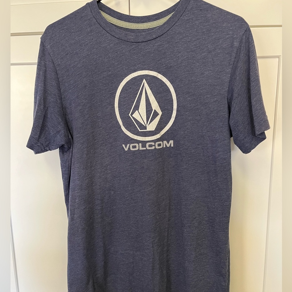 Volcom Blue and White Mens T-Shirt. Modern Fit. Size Medium.